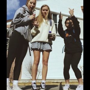 Meet your Posher, Ella